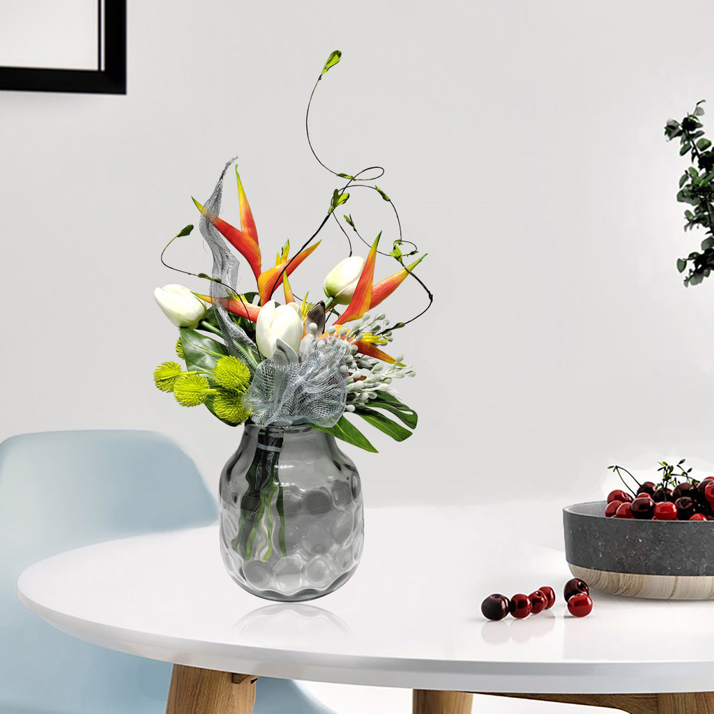 Tropiskt Konstblomarrangemang i Glasvas – Elegant Borddekoration