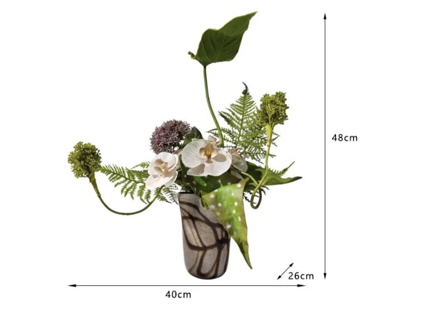Konstorkidé & Grönarrangemang i Vas – Modern Borddekoration