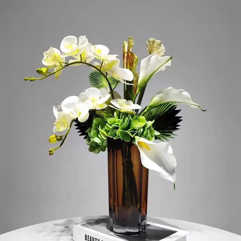 Konstorkidé & Kalla i Glasvas – Lyxig Borddekoration