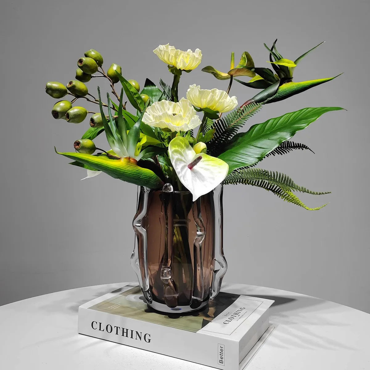 Konstblomarrangemang i Glasvas – Elegant och Högkvalitativ Inredning