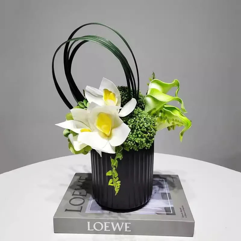 Elegant Konstblomarrangemang i Vas – Modern Dekoration