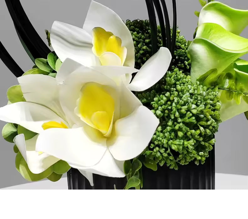 Elegant Konstblomarrangemang i Vas – Modern Dekoration