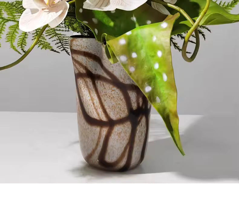 Konstorkidé & Grönarrangemang i Vas – Modern Borddekoration