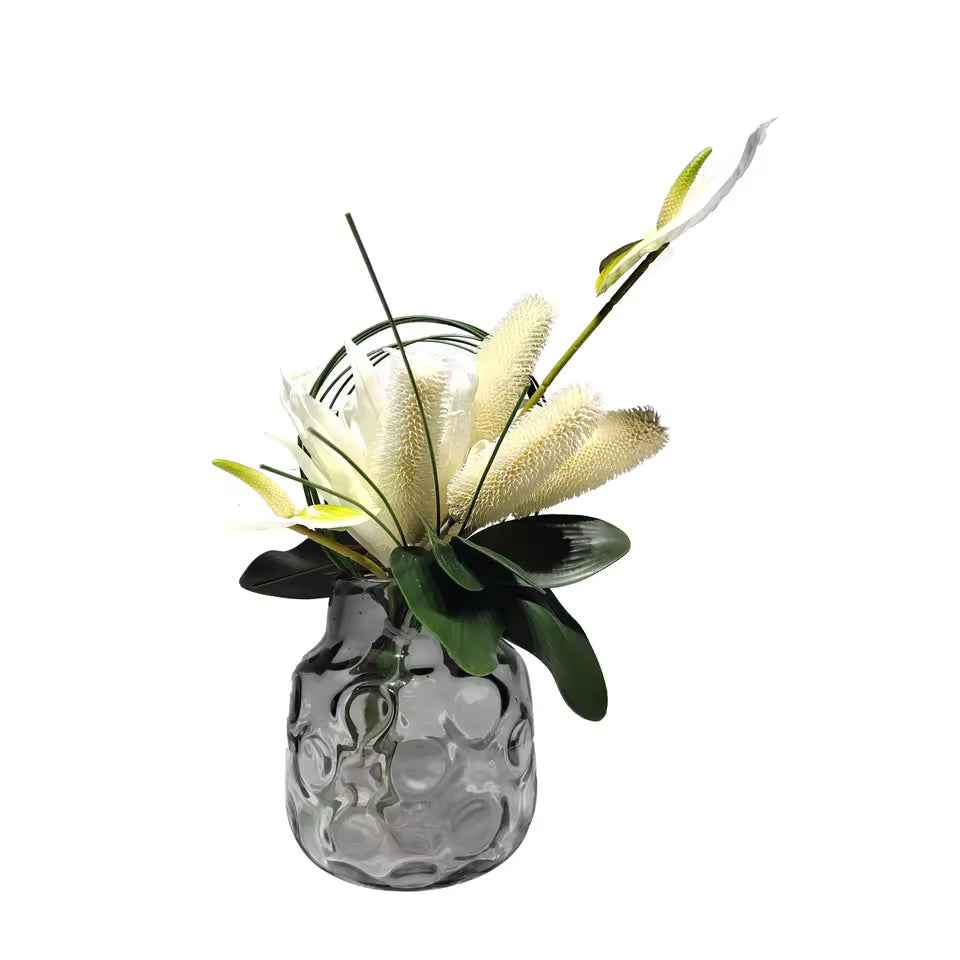 Tropiskt Konstblomarrangemang i Glasvas – Elegant Borddekoration