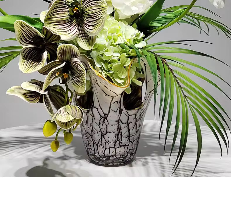 Blomarrangemang med Konstblommor i Vas – Modern Dekoration