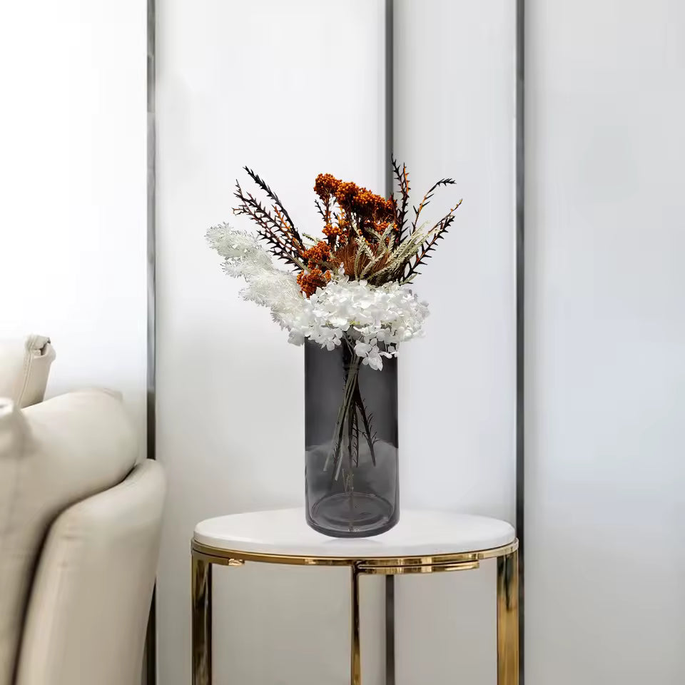 Vit Hortensia & Konstblommor i Glasvas – Modern Borddekoration