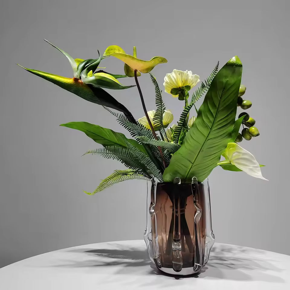 Konstblomarrangemang i Glasvas – Elegant och Högkvalitativ Inredning