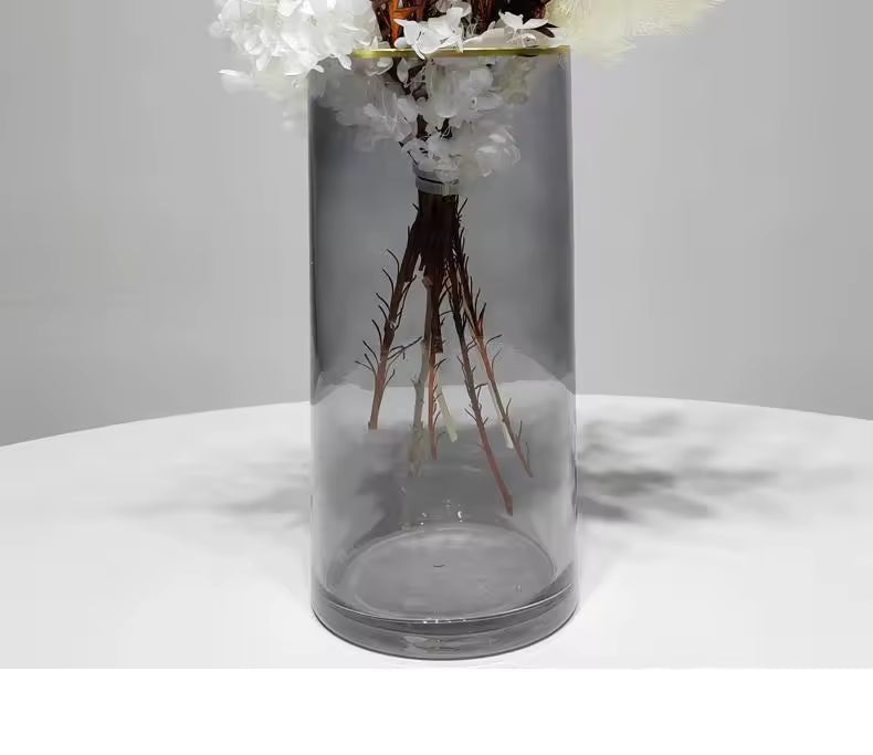 Vit Hortensia & Konstblommor i Glasvas – Modern Borddekoration